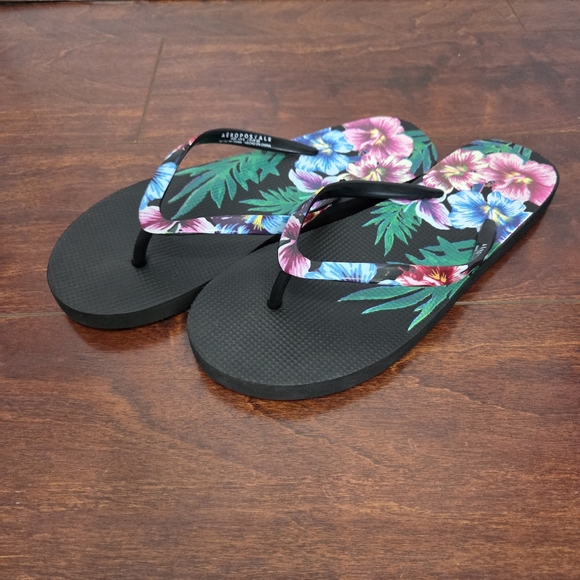 Aeropostale Hibiscus Floral Black Flip-Flops Size 6 Beach Tropical Vacation - Picture 2 of 7